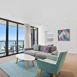 Breezy Seaview 2Br Apt In Broadbeach