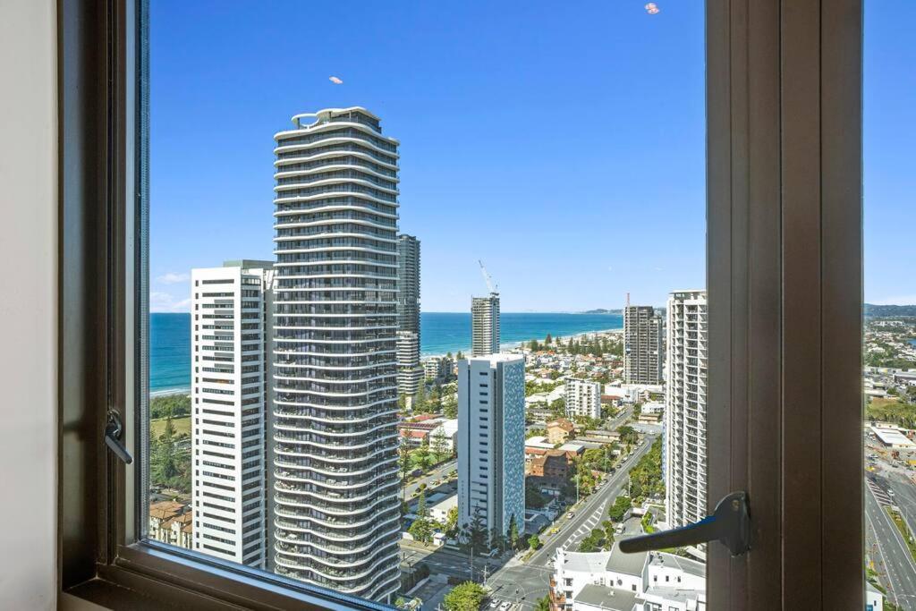 Breezy Seaview 2br In Broadbeach *