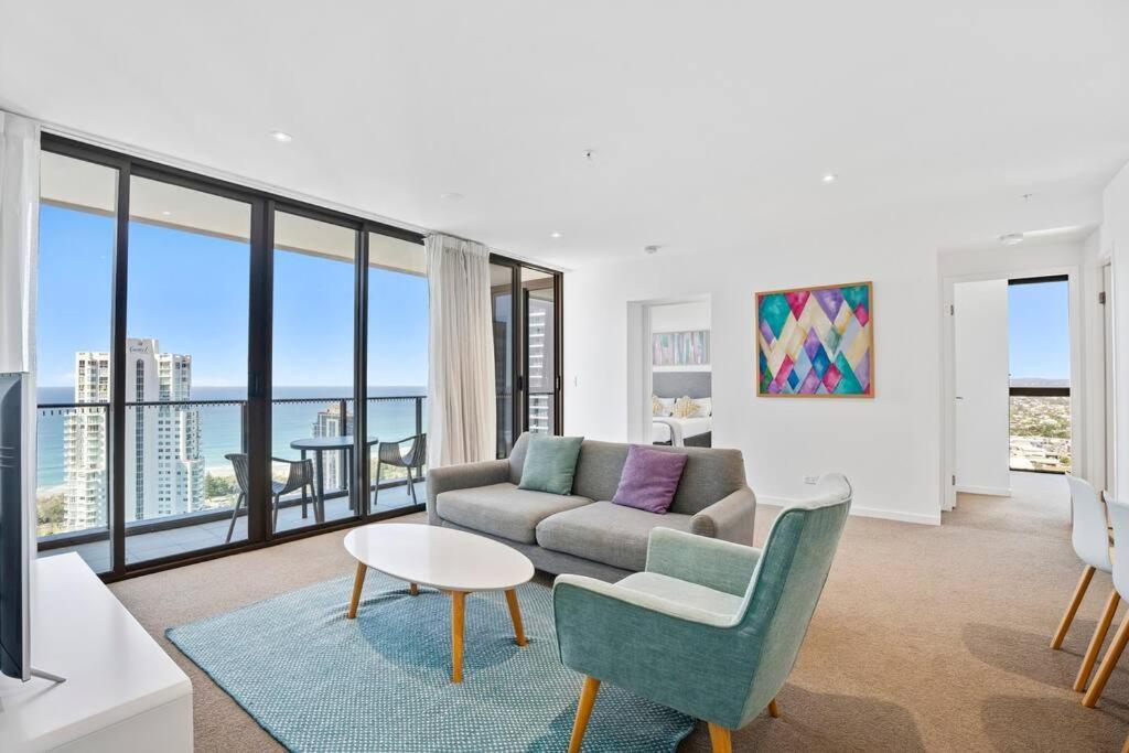 Breezy Seaview 2br In Broadbeach * Gold Coast