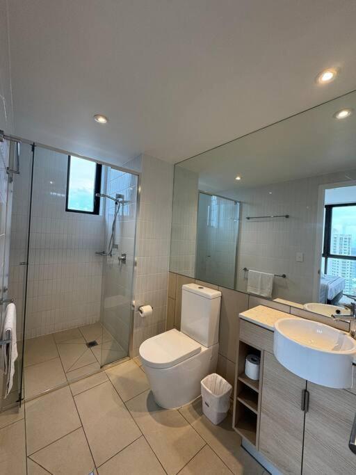 Breezy Seaview 2br In Broadbeach * Gold Coast
