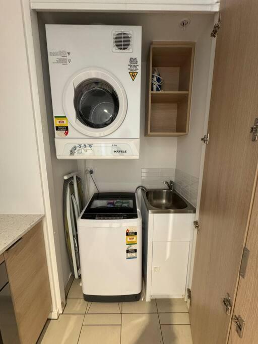 Breezy Seaview 2br In Broadbeach *
