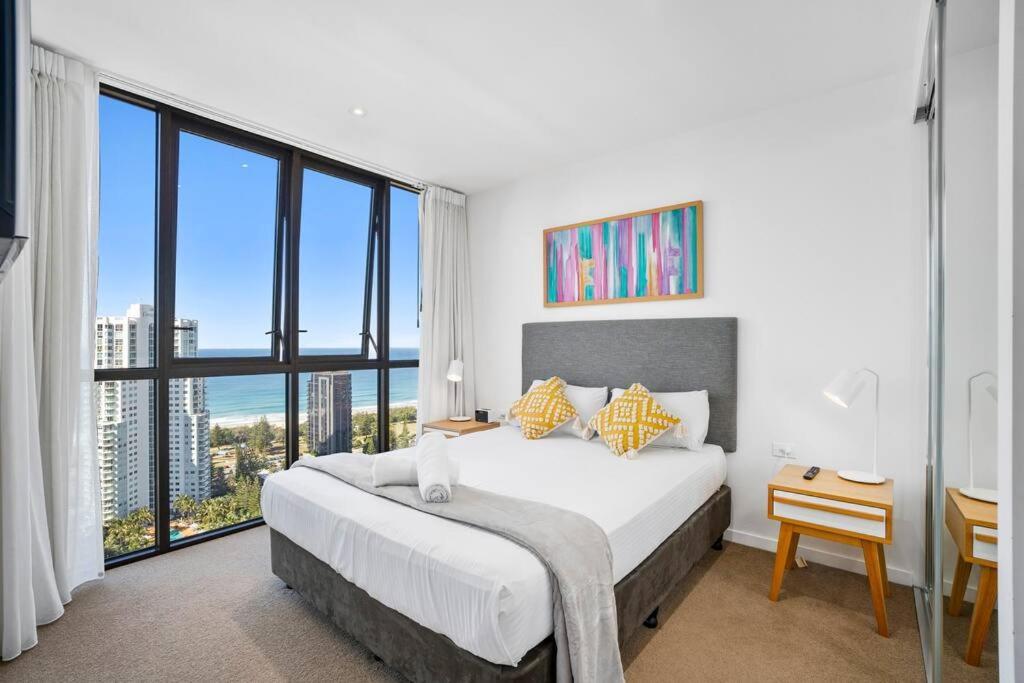 Breezy Seaview 2br In Broadbeach Gold Coast