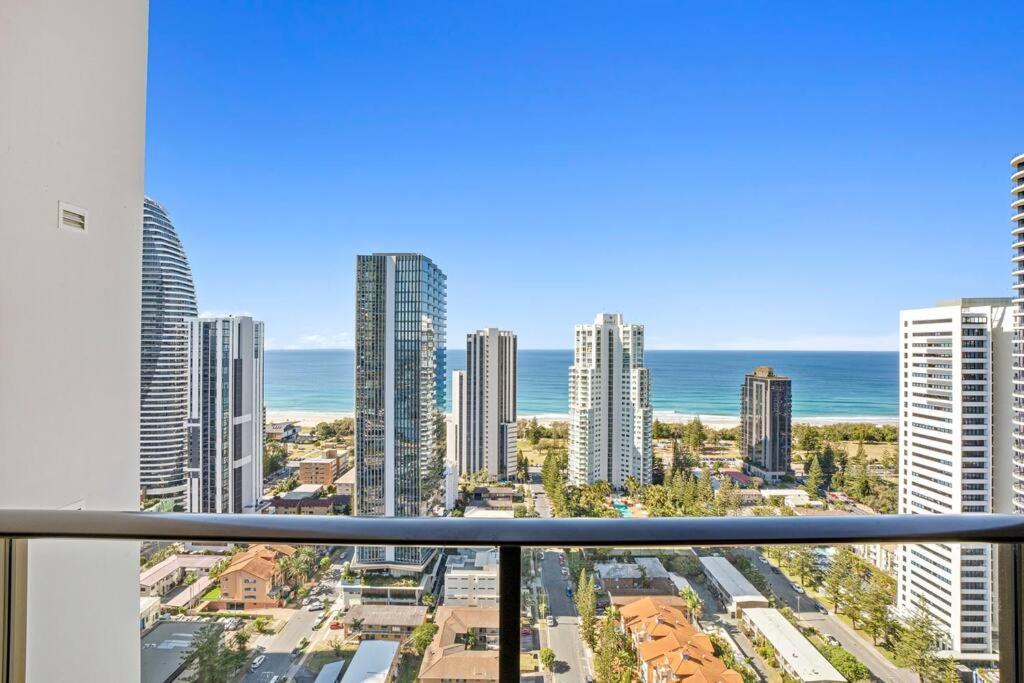 Breezy Seaview 2br In Broadbeach *