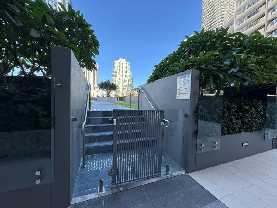 Breezy Seaview 2br In Broadbeach
